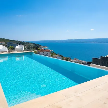 New! Ocean View Villa